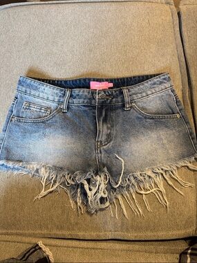 Edikted Distressed Frayed Hem Denim Shorts - Blue